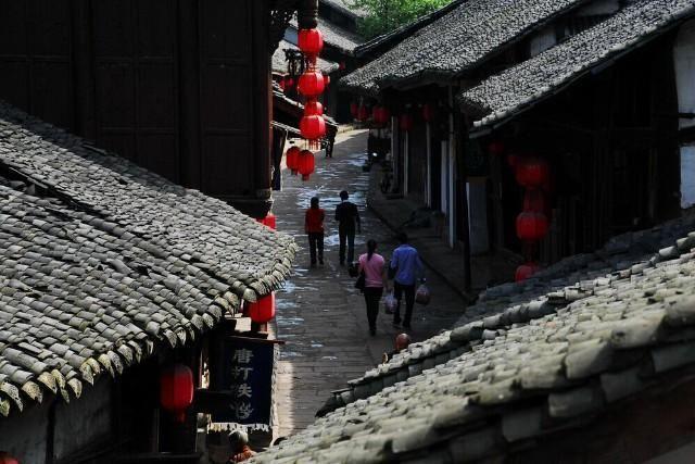 卡夫卡:书必须是用来凿破人们心中冰封海洋的一把斧子